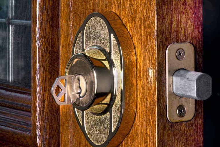 deadbolt-won-t-turn-here-is-how-to-fix-it-homevib