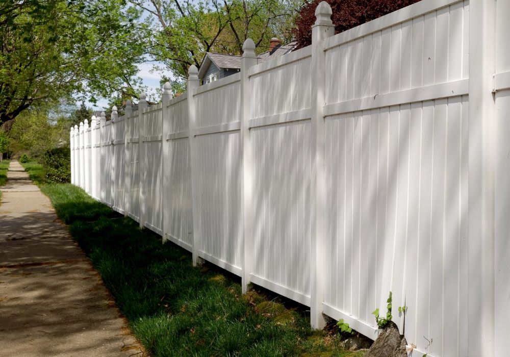 Should Vinyl Fence Be Flush To the Ground?